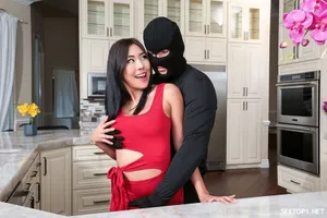 Ngực siêu to, ngực trắng và to, lộ mặt, top nữ, đánh nhau với em trai, không bao cao su, tắm, kích thích đối thoại sâu trong họng