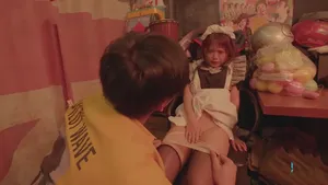 Lén lút với bồn chứa tinh của anh trai đang thiếu thốn tình dục