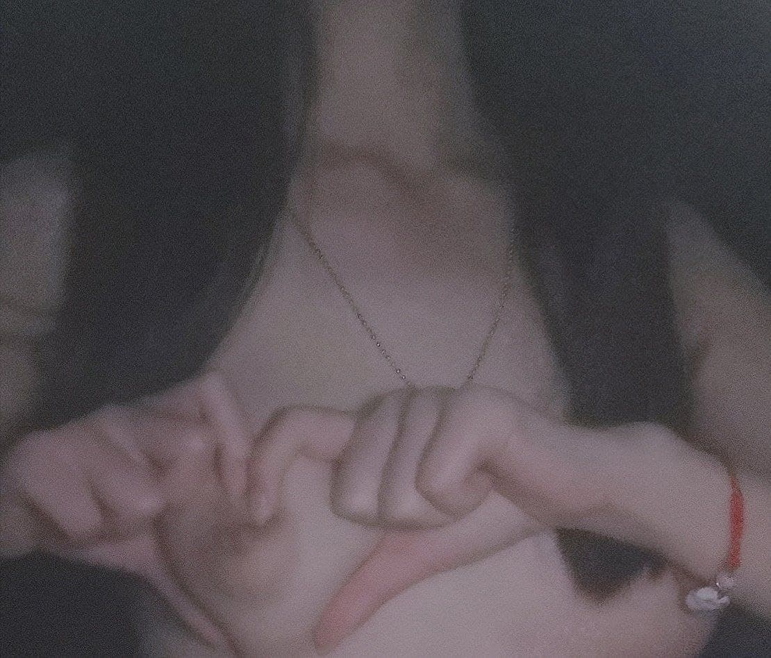 Lỡ chuyến tàu, tôi ngủ nhờ nhà em đồng nghiệp và em ấy mặc đồ ngủ khiến tôi…