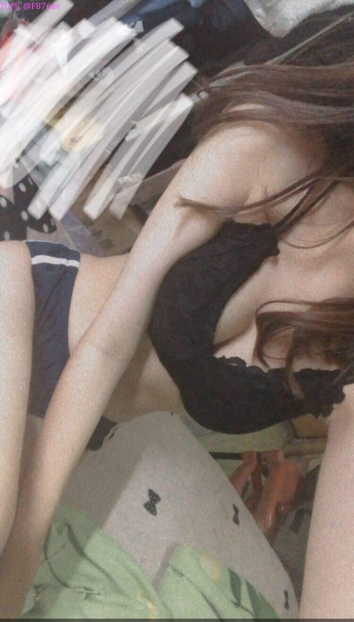 Vì mẹ chồng tôi chặt và thoải mái hơn vợ tôi nên hóa ra bà ấy nhét nó vào hậu môn của tôi